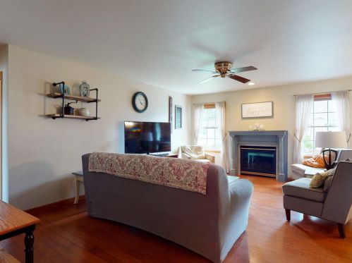 707 Meadowsweet Dr, Saint Joseph, IL 61873-8206