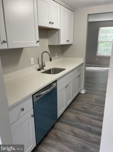 6386 Shaundale Dr, Springfield VA  22152-2143 exterior