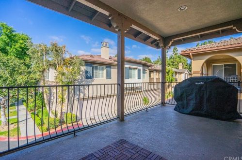 72 Salton, Irvine CA  92602-2425 exterior