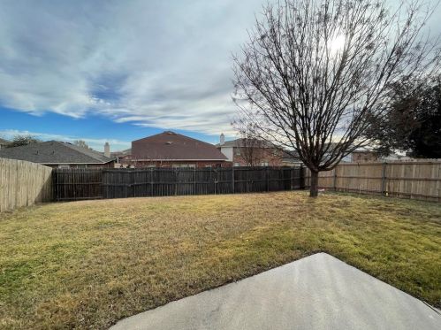 5180 River Rock Blvd, Fort Worth TX  76179-7302 exterior