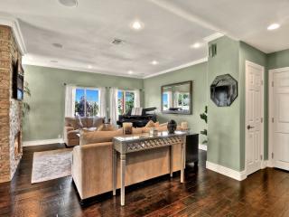 4957 Matula Dr, Los Angeles CA  91356-4005 exterior