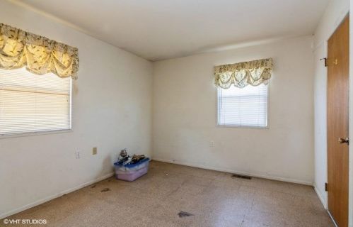 377 Stonehill Dr, Valpo IN 46385-8475 exterior