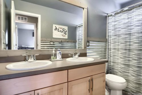 26901 Roxbury Pl, Denver CO  80016-7528 exterior