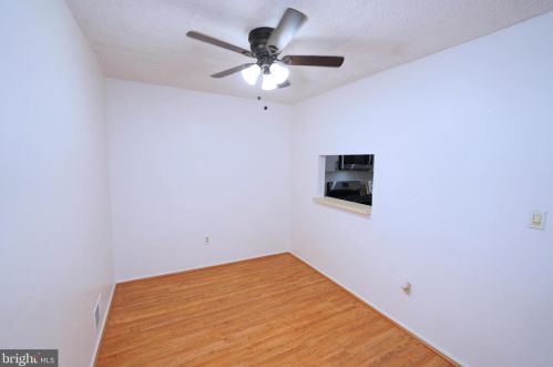 36 Holly Ct, Trenton NJ  08619-4633 exterior