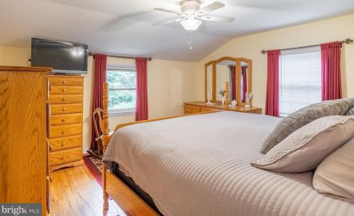 8408 Chippewa Rd, Philadelphia PA 19128-1206 exterior