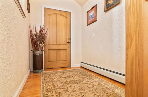 17 River Dr, Providence, RI 02919-6330
