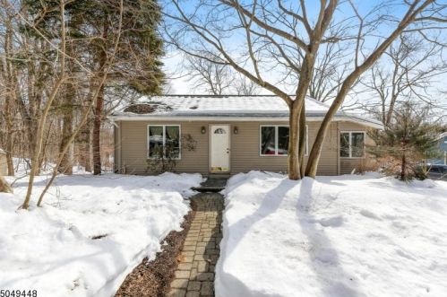 132 Selma Blvd, Dover, NJ 07869-3416