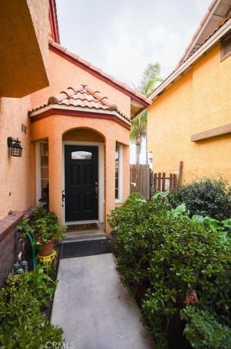 832 Illinois Ave, Colton, CA 92324-2601