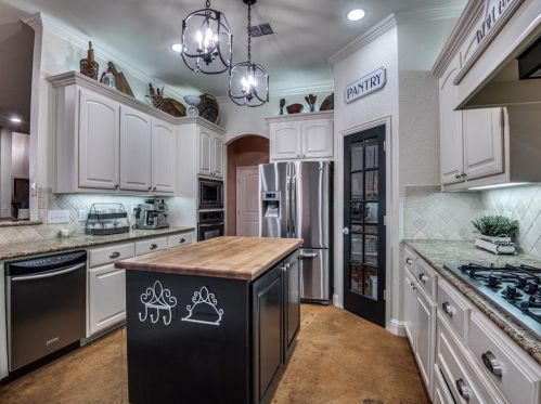 9301 Dosier Cv, Fort Worth TX  76179-3284 exterior