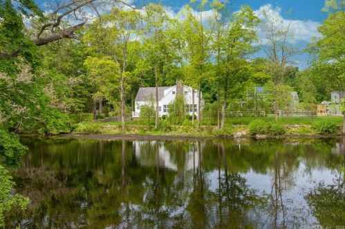 3 Old Kings Hwy, Norwalk CT  06850-1128 exterior