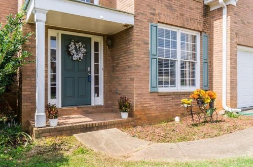 113 Bear Cave Trl, Holly Springs, GA 30189-4866