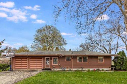 217 Maplewood Dr, Sycamore IL  60178-1237 exterior