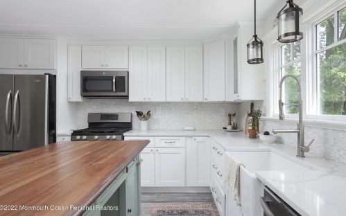 85 Swimming Riv Rd, Tinton Falls NJ 07724-2846 exterior