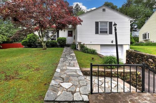 17 Deepwood Dr, Waterbury, CT 06708-2906