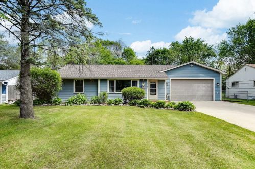 2095 Blomquist Ave, Saint Paul MN  55110-4701 exterior