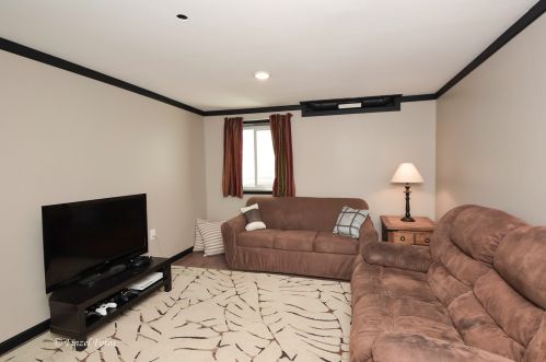 1690 Rockport Rd, Pingree Grove IL  60140-9062 exterior