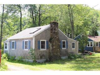 14 Aquatic Rd, Winsted CT  06063-3032 exterior