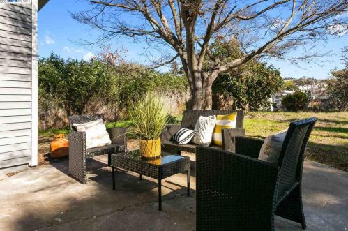 1570 Plz Dr, San Leandro CA 94578-1968 exterior