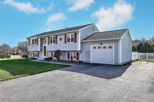 37 Nicolas Ln, Warwick, RI 02886-2791