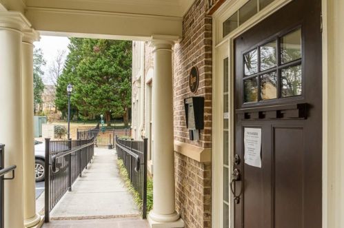 2360 Logan Cir, Atlanta, GA 30319-3850