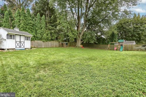 2861 Southwick Dr, Lancaster PA  17601-3547 exterior