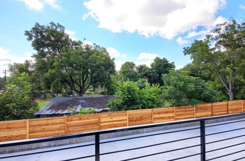 6001 Bolm Rd, Austin TX  78721-3632 exterior