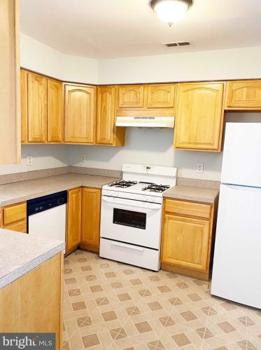 1206 Wharton Rd, Mount Laurel NJ  08054-5294 exterior