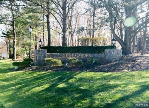 705 Thoreau Ct, Mahwah, NJ 07430-2357