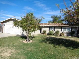 417 Robinhood Ln, Redlands, CA 92373-5705