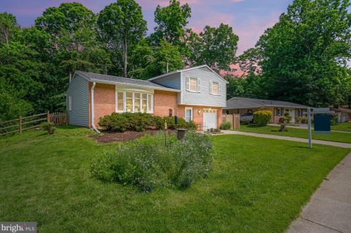 7120 Hadlow Ct, Springfield, VA 22152-3526
