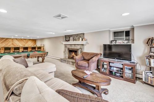 23 Treeland Rd, Huntington CT  06484-2730 exterior