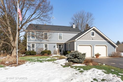 6208 Hidden Oak Dr, Bull Valley, IL 60012-1212