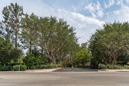 5480 Spanish Oak Ln, Calabasas, CA 91377-3729