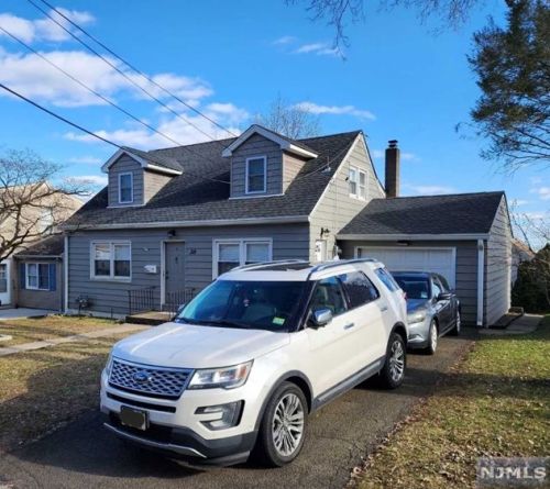 318 15th Pl, Paterson, NJ 07508-2223