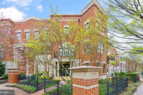 12094 Kinsley Pl, Herndon, VA 20190-5830