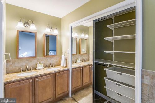 2017 Featherwood St, Silver Spring MD 20904-6643 exterior