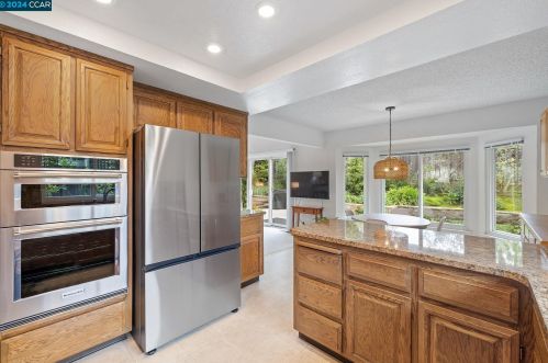 404 Saddlebrook Ln, Concord CA  94523-1614 exterior