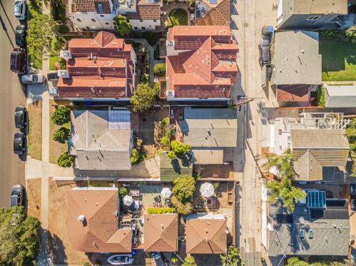 1068 Chalcedony St, San Diego, CA 92109-2669