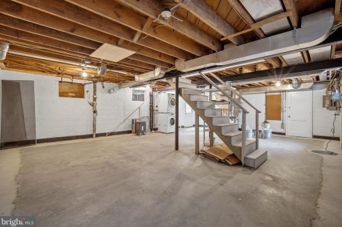 1524 Red Oak Dr, Silver Spring MD 20910-1549 exterior