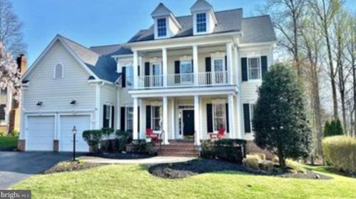 8070 Amsterdam Ct, Gainesville, VA 20155-2882