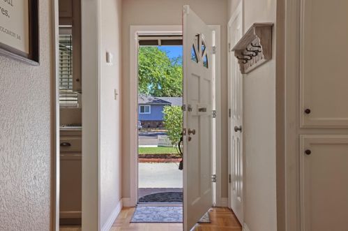 1614 Maplewood Dr, Modesto, CA 95350-4714