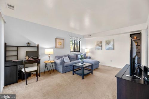 6013 Majors Ln, Columbia, MD 21045-4124