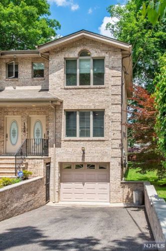 122 Woodside Ave, Ridgewood, NJ 07450-5017