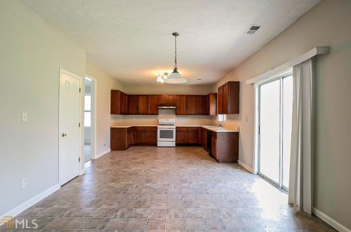 3069 Elmwood Rd, Atlanta GA  30349-8105 exterior