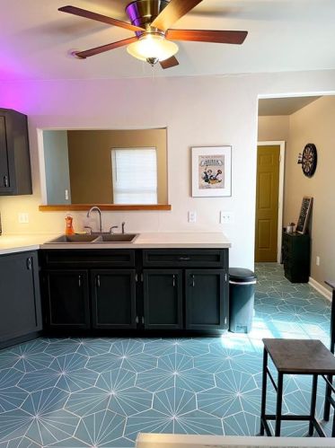 1131 Ebert Ave, Austin TX  78721-2543 exterior