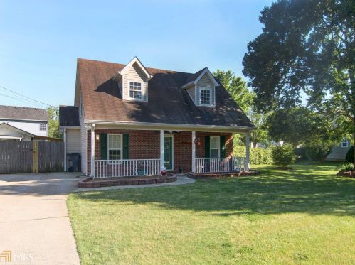 370 Hickory St, Social Circle, GA 30025-2919