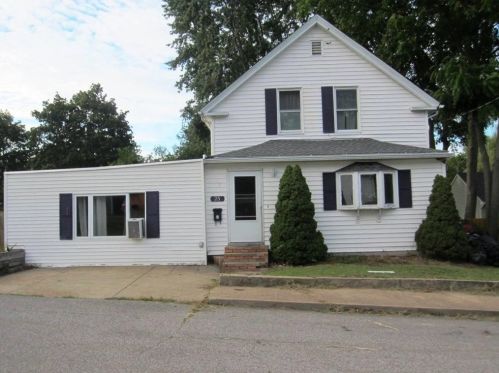 25 Rathbun St, Coventry, RI 02816-6179