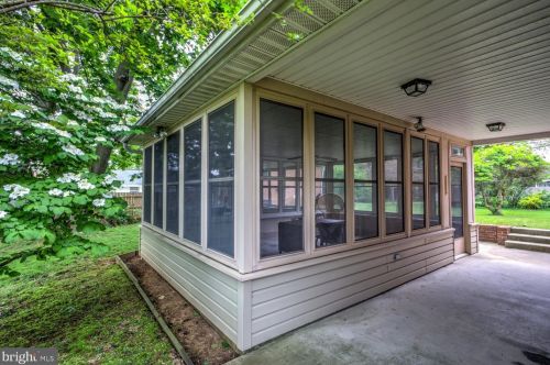 1651 Sunset Ave, Lancaster PA  17601-4355 exterior