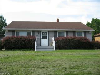 11041 Riveredge Dr, Cleveland OH  44130-1255 exterior