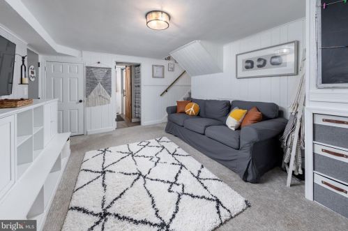 1213 Oakwood Rd, Tavistock NJ exterior